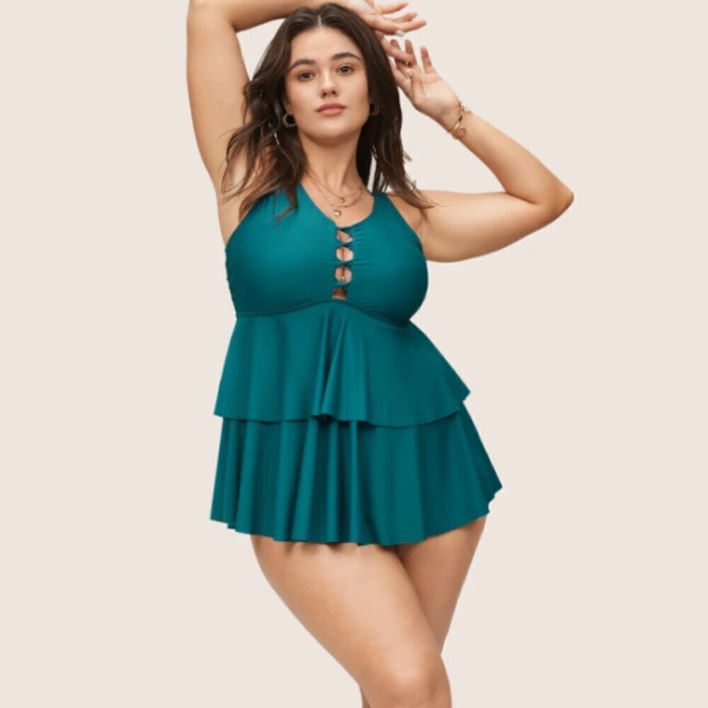 Bloomchic Solid Keyhole Tiered Ruffle Hem Swim Top Size M - us size 10